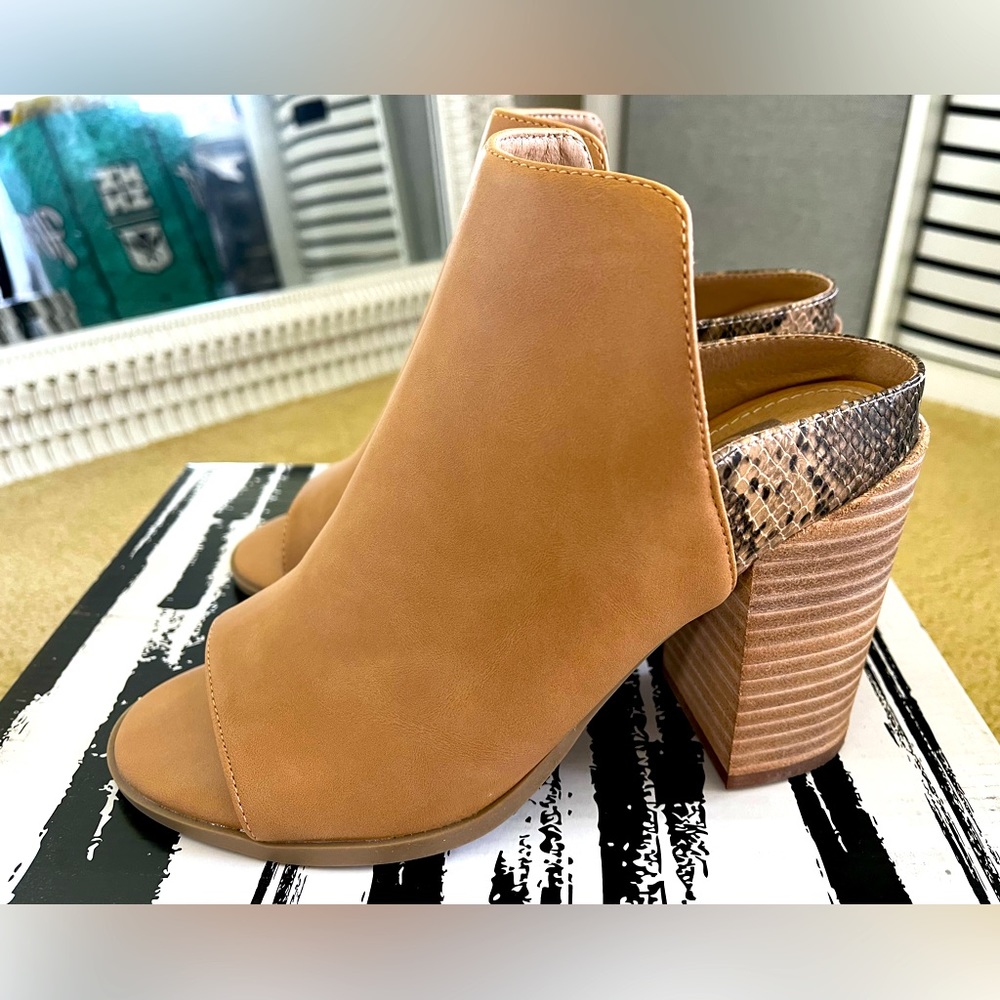Dolce Vita sandal